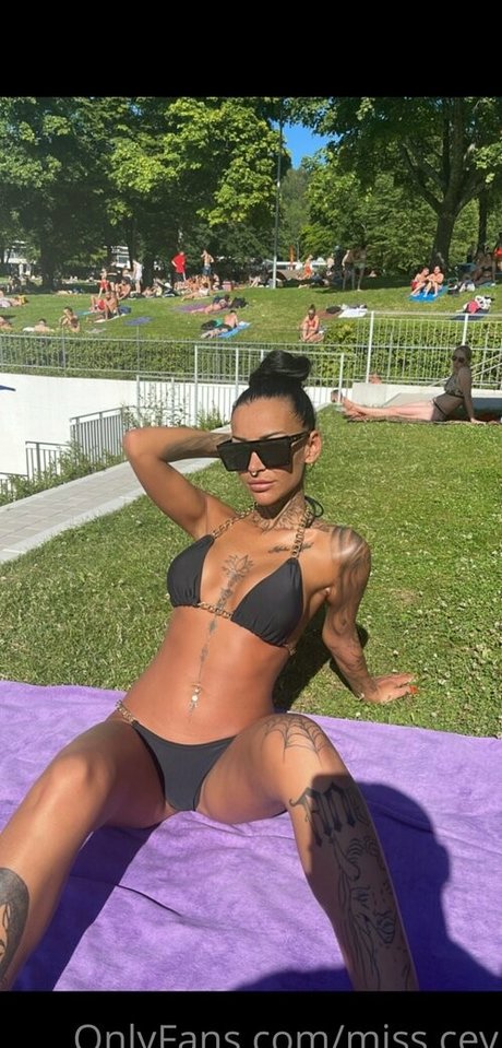 Misspierciink adult actress img