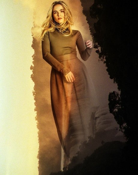 Zoey Deutch naked pornstar pic