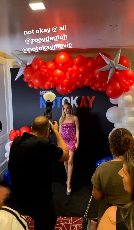 Zoey Deutch model high quality image