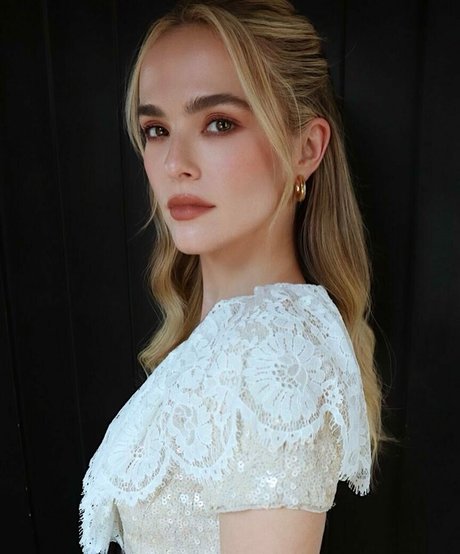 Zoey Deutch xxx star pictures