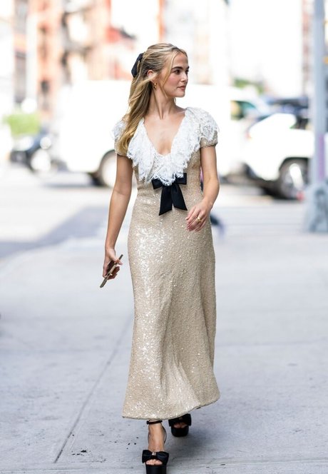 Zoey Deutch sex pornstar pictures