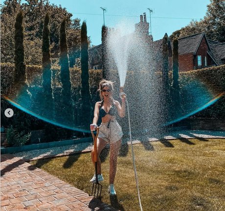 Zoe Sugg star nude galleries