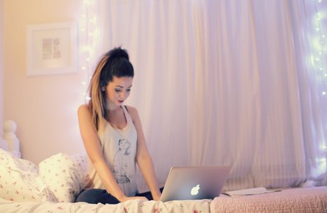 Zoe Sugg free model image