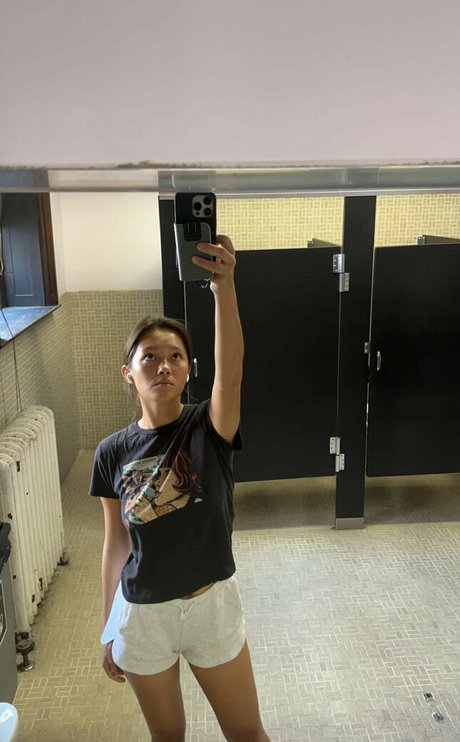 Lilychee xxx actress galleries