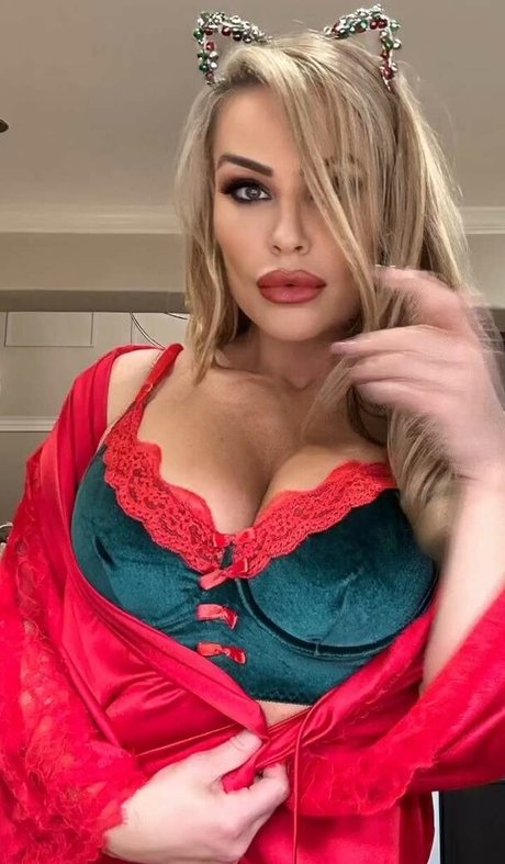 Natalya Neidhart star pretty picture