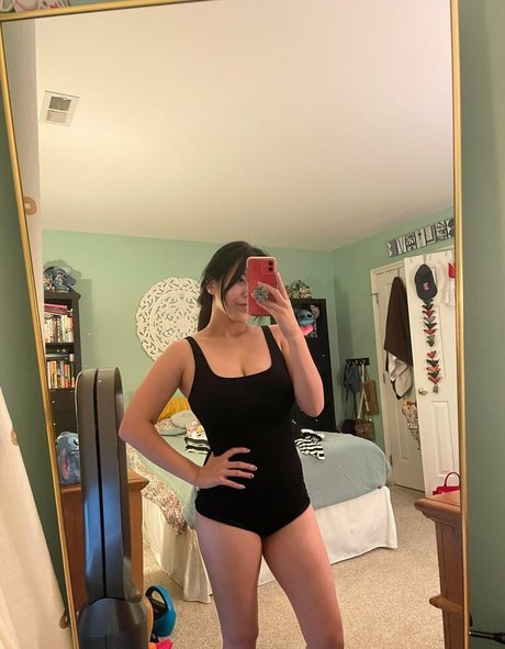 andiipoops art model picture