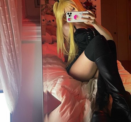 amuwestwood naked pornstar image