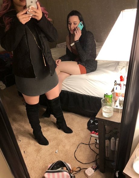 ConcealedBones sex model img