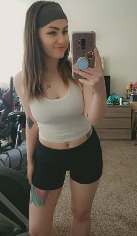 ConcealedBones sexy model img