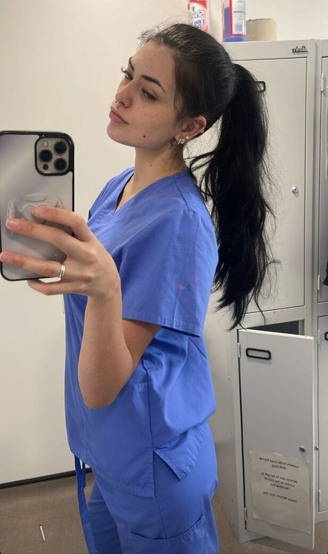 social media influencer onlyfans erotic img