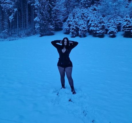 thethreeheadedsnake erotic model pic