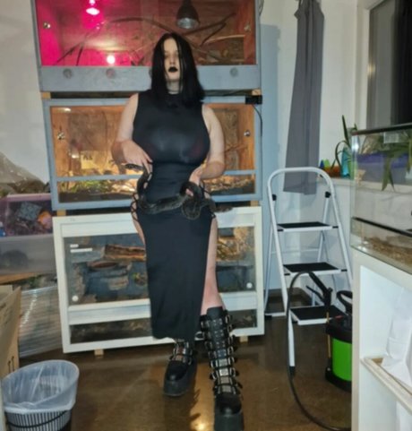 thethreeheadedsnake nude model gallery