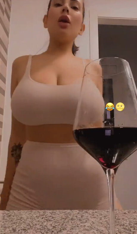 big pussy lips onlyfans naked picture