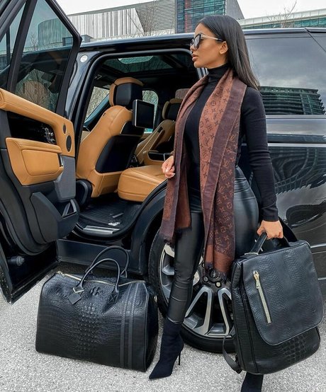 Aneeqa Farid hot model images