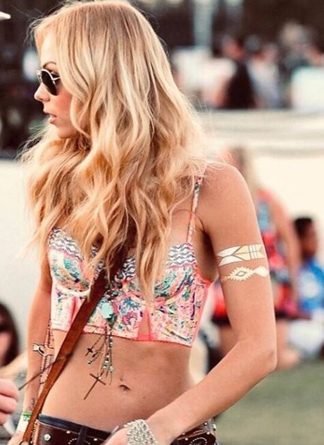 Laura Vandervoort model pornographic photos