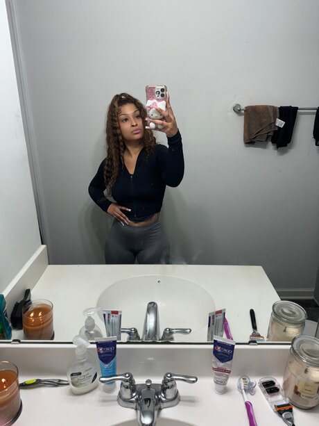 fitness milf onlyfans top picture