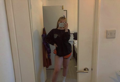 social media influencer onlyfans hot nude photos