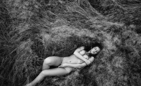 Julia Zu star sexy pictures