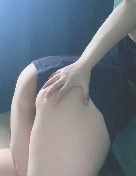 mintosylveon nude model photo