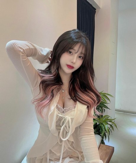 Haruzzxng sexy actress pic