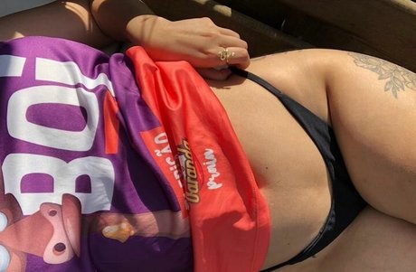 Lary Nascimento sexy model images