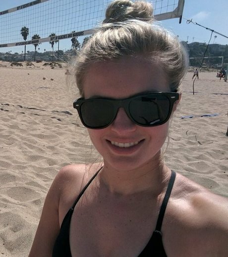 Elyse Willems model art pics
