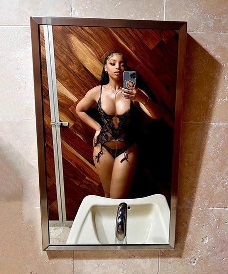 Chloe Bailey nudes model pictures