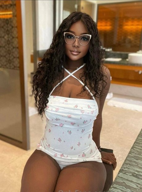 KayaFox model hot picture