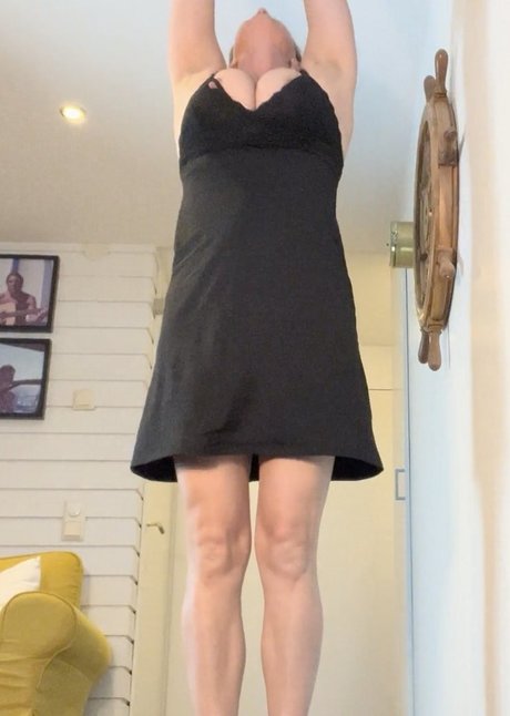 Marlingyoga sexy model galleries