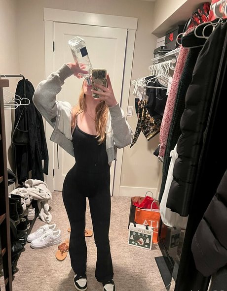 taratumbles high quality actress image