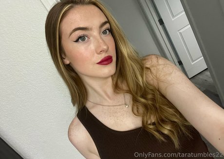 taratumbles exclusive model image