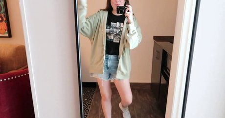 social media influencer onlyfans beautiful xxx photo