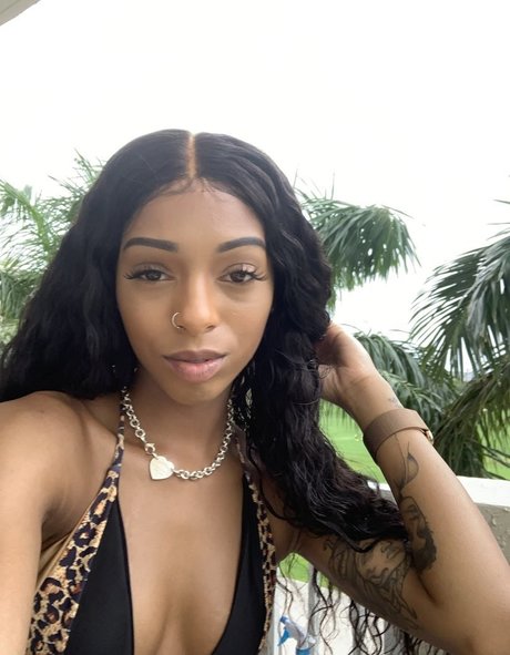 Briabackwoods model pretty pictures