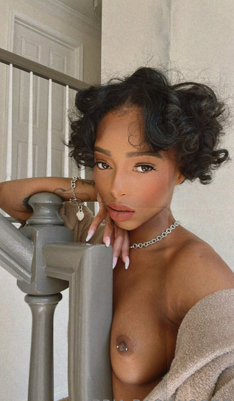 Briabackwoods pornographic model pic