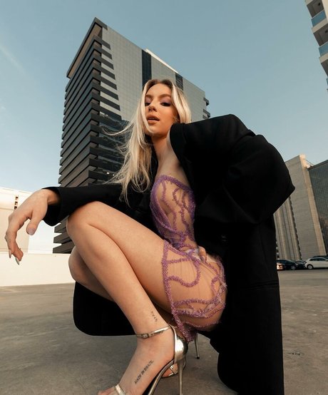 thick latina milf onlyfans art porn photos