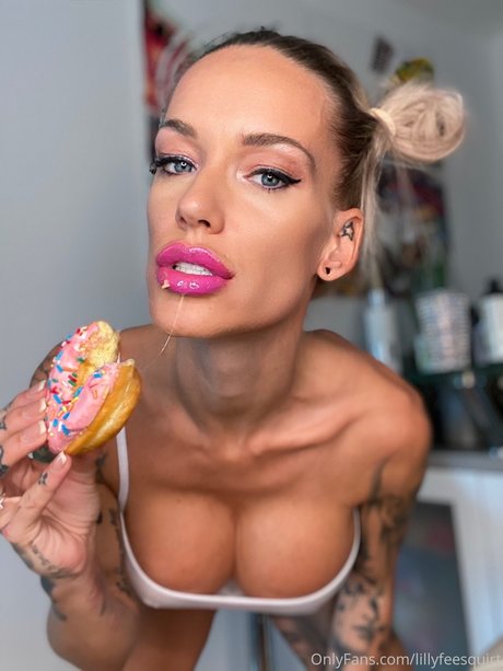 Lillyfee Squirt star porn pics