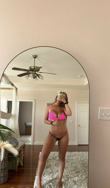 Niykee Heaton top model image