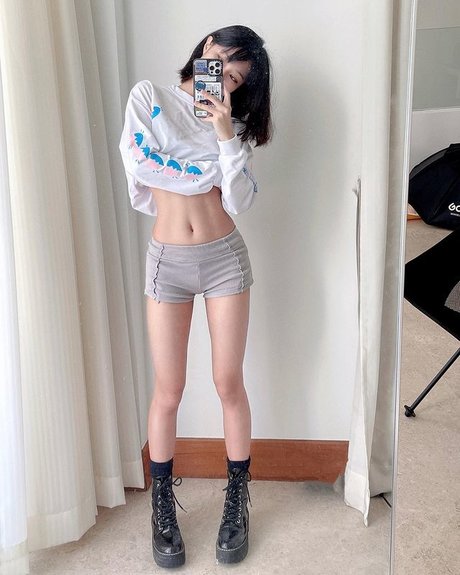 petite skinny onlyfans erotic picture