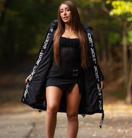 brunette petite onlyfans art xxx pics