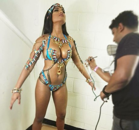 Sinead Xia model hd images