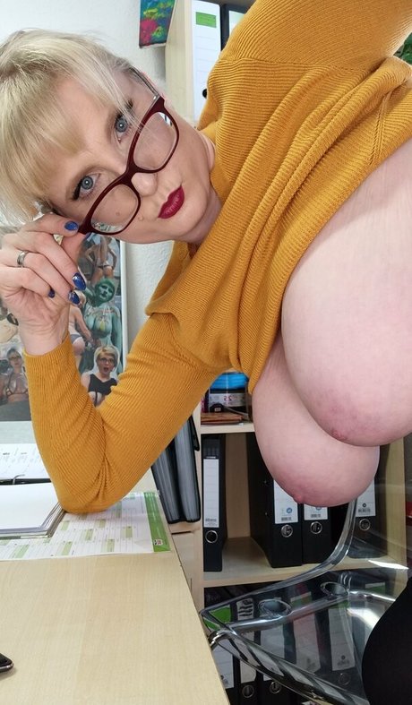 lactating onlyfans free nude picture