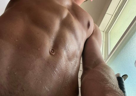 twentoofree nice model picture