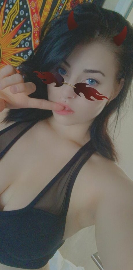 Emily Erdbeer pornstar nudes pics