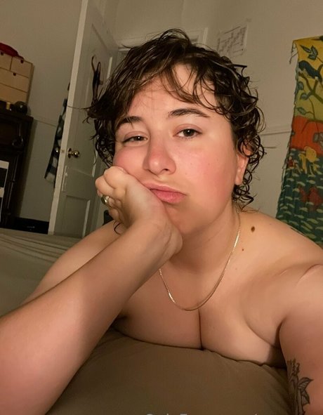 grrraves model naked photos