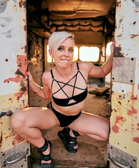 Caitlin V Neal pretty star photos