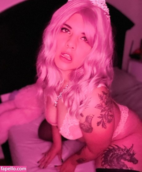 Soloarne naked model pictures