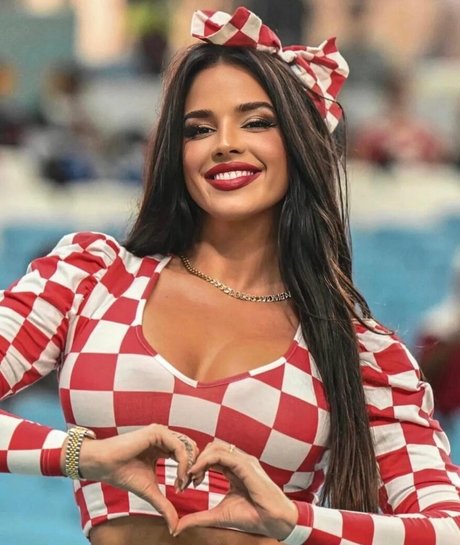 Ivana Knoll hot star photos