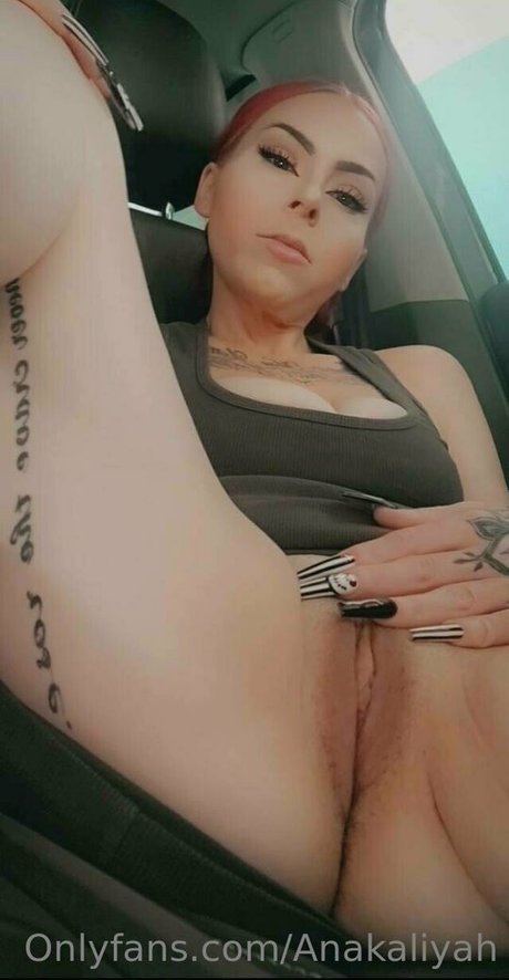 expanding kaliyah model beautiful pictures