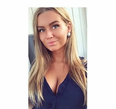 brunette petite onlyfans erotic galleries