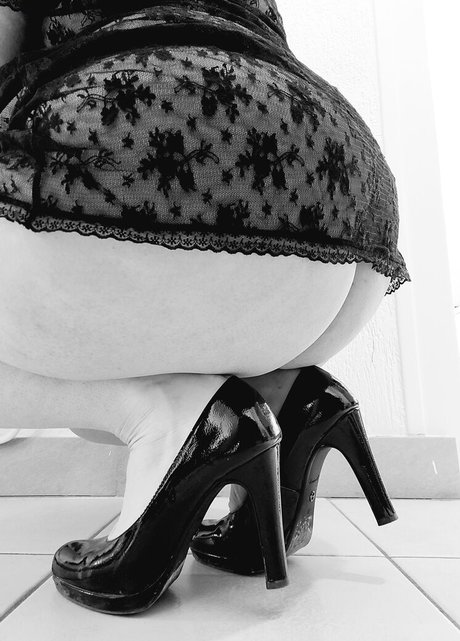 Darkmoonsubmiss pornographic model photo